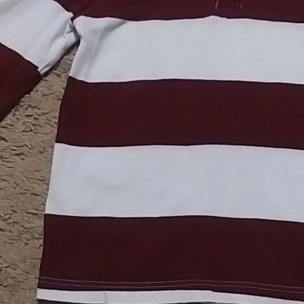 Old Navy maroon white